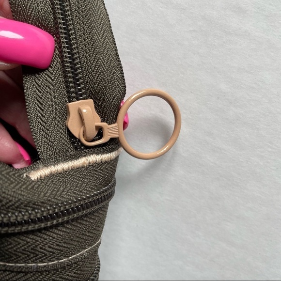 𝅺crossbody Zip-it bag, army green - Picture 5 of 6